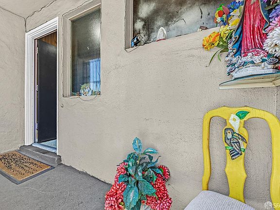 4th image of 156 Putnam Street