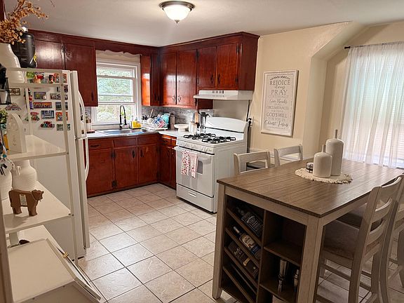 2nd image of 39 Chatham St #2