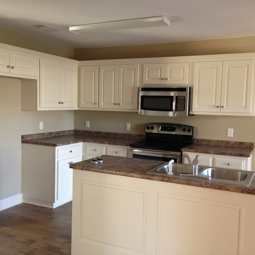 813 Maple Drive — Photo 2