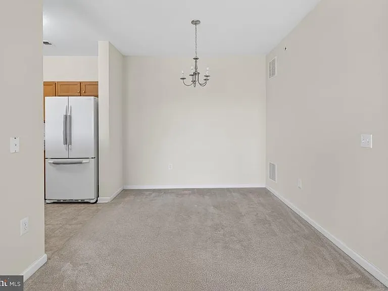 1447 Sierra Dr — Photo 7