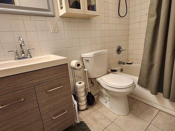 2nd image of 530 W 46th St #4NW