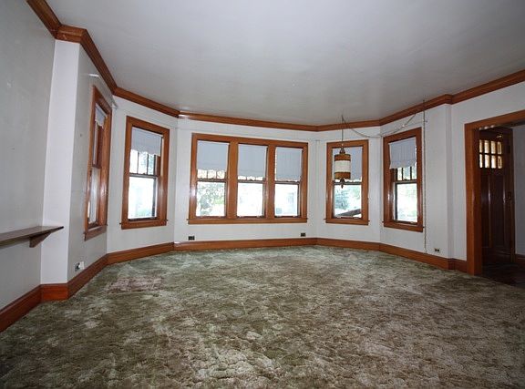 2nd image of 9841 W Argyle St