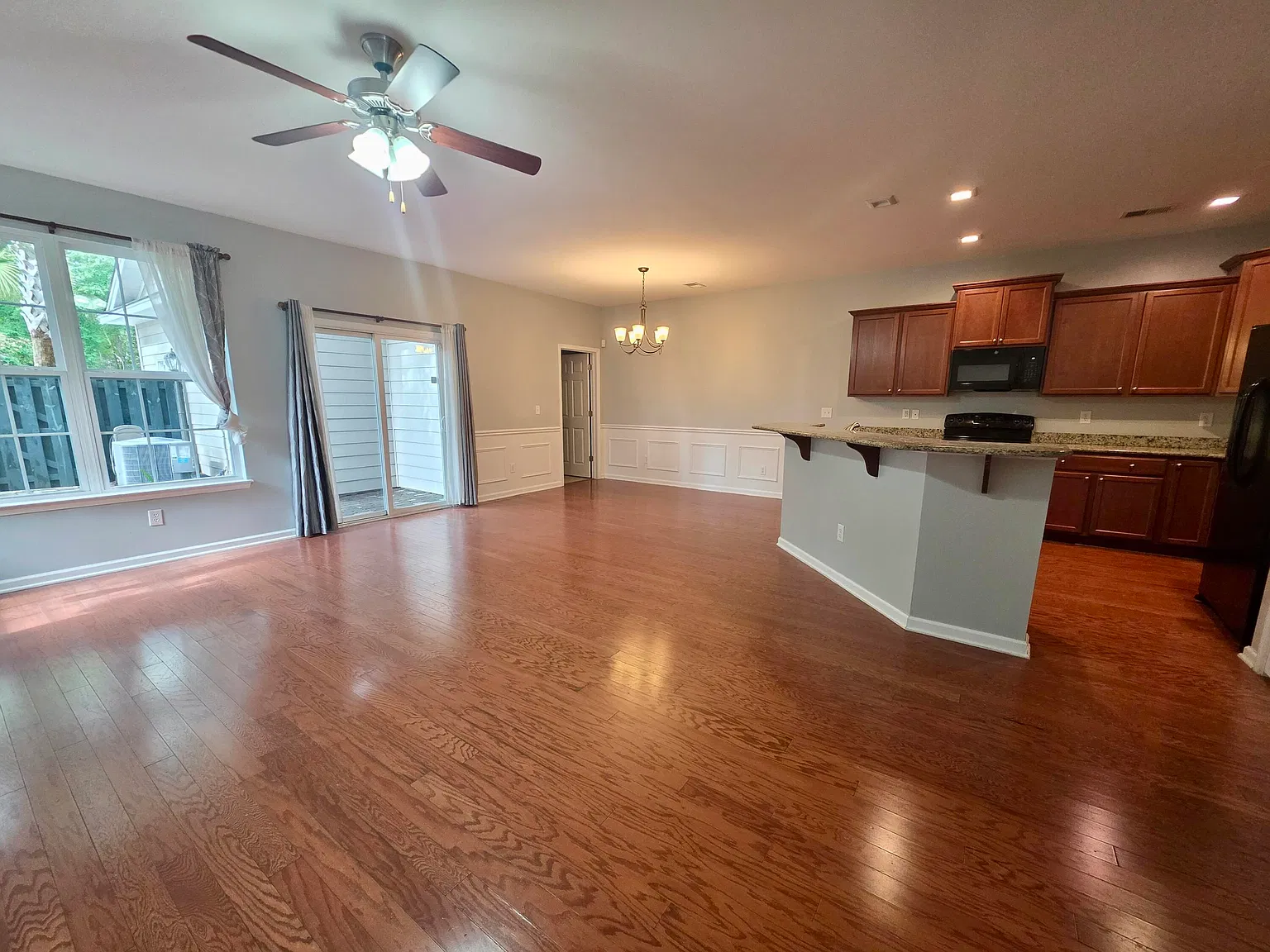 4 bed, 3.5 bath, 1900 sqft, $3,100 — Photo 4