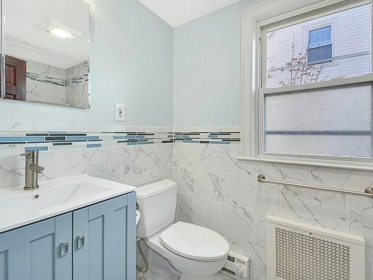 10 Middle St — Photo 8