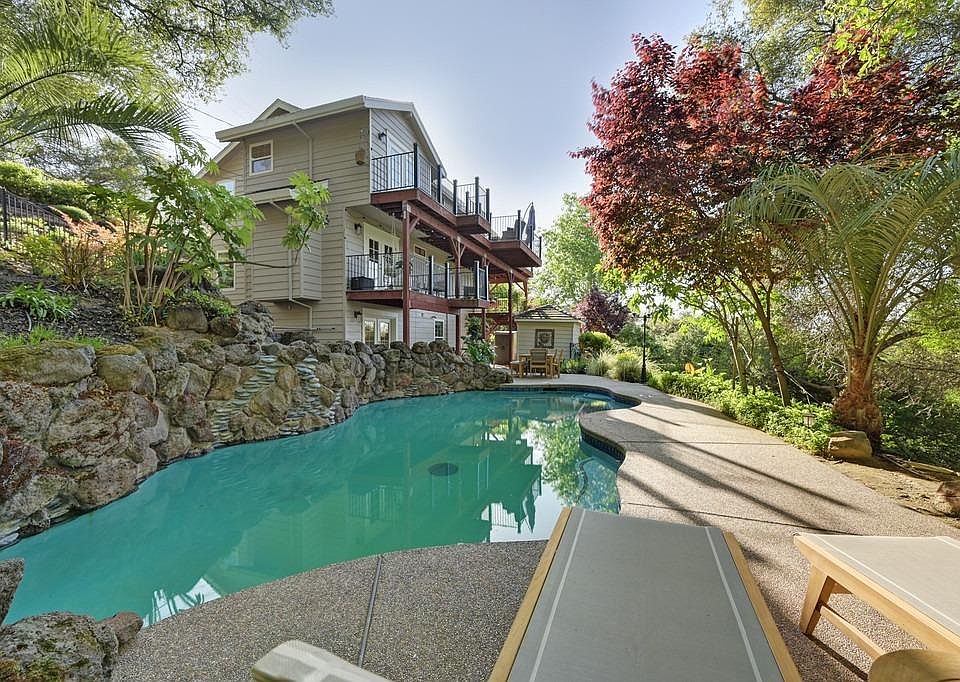 1st image of 1553 Planeta Way