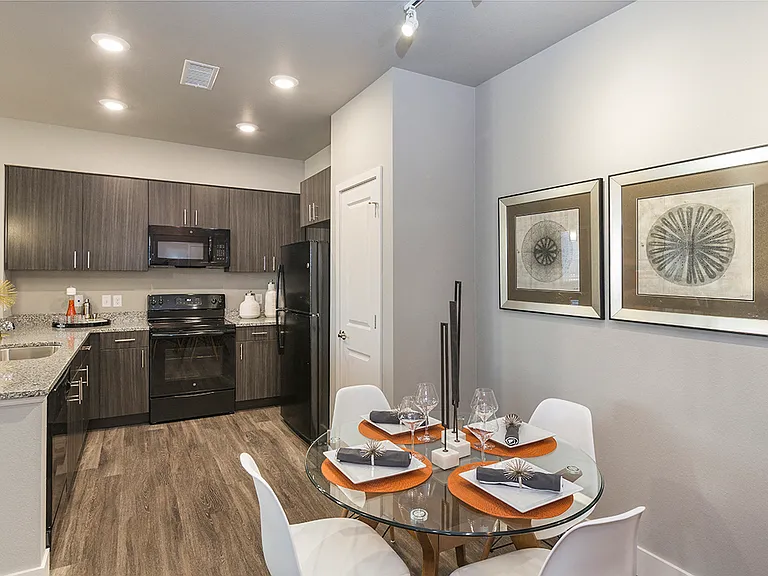 The Overlook at Interquest Apartments — Photo 77