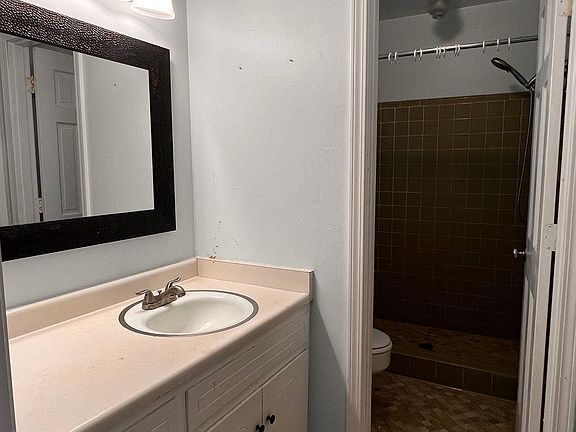 4th image of 221 Devon Dr #1