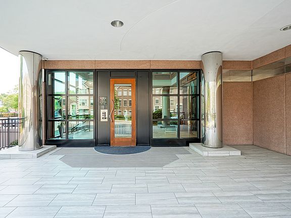 3rd image of 225 N New Jersey St APT 58