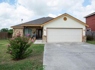 518 Indian Xing, Jourdanton, TX 78026