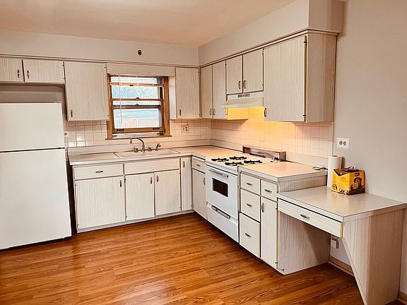 5th image of 2600 N Austin Ave APT 3W