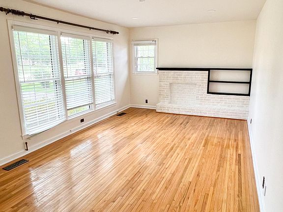 2nd image of 118 Bush Ave