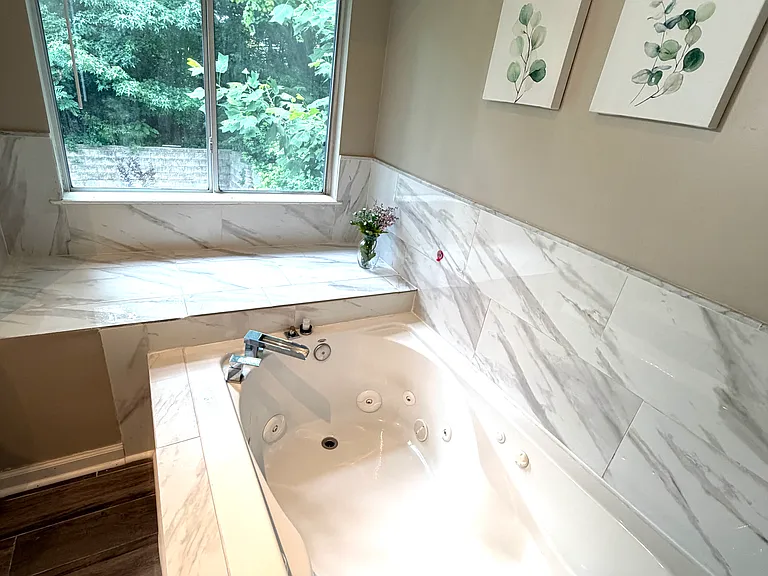 Jacuzzi tub in master bathroom