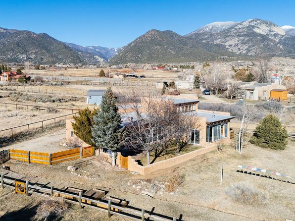 63 Las Animas Rd, Arroyo Seco, NM 87514