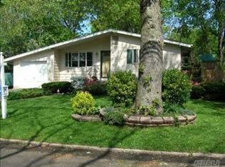 43 Greenhaven Dr, Port Jefferson Station, NY 11776