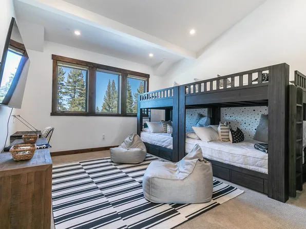 10129 Corrie Ct, Truckee, CA 96161