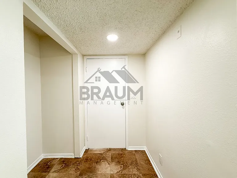 221 Elm Ave — Photo 16