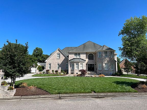 3rd image of 317 White Dogwood Dr