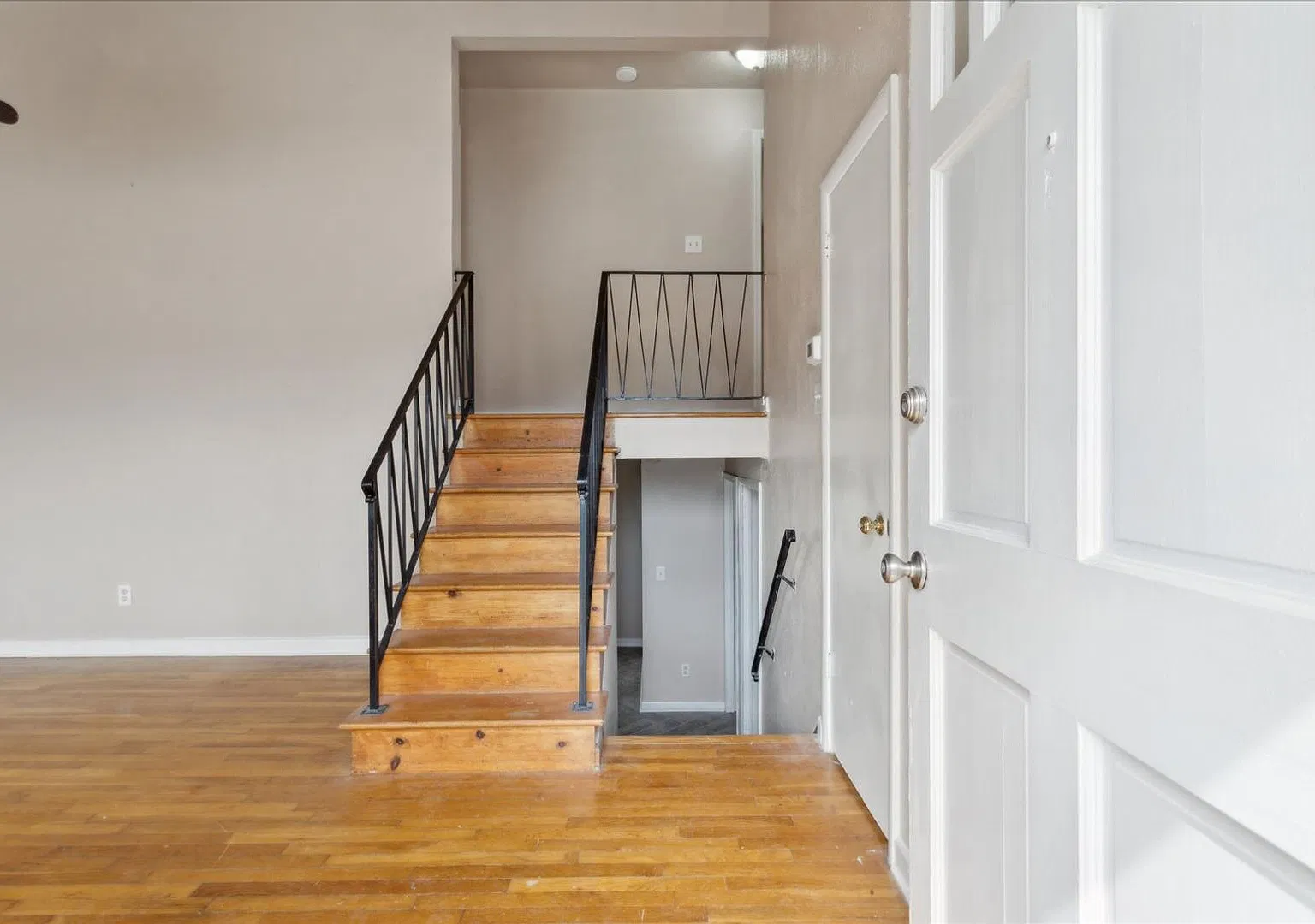 Beautiful tri-level detached home near Virginia Beach Town Center! — Photo 3