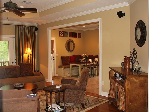 5th image of 105 Cottonwood Court