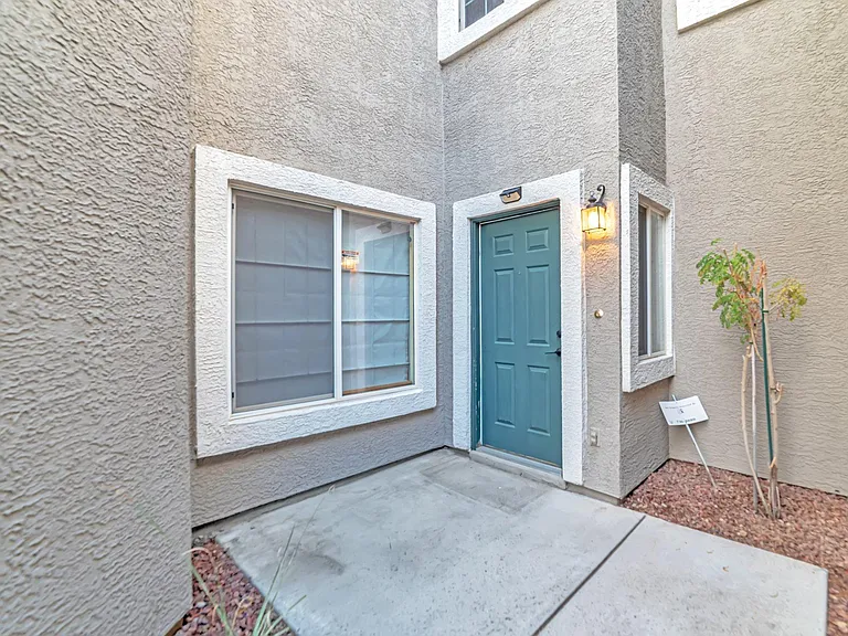 10318 Birch Bluff Ln — Photo 4