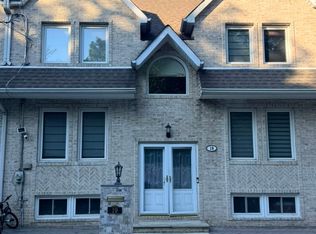 19 Junction Ct, Staten Island, NY 10306