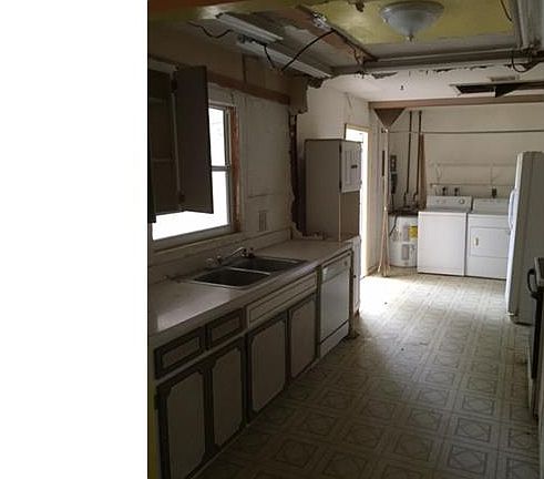 4th image of 1751 Winkler Ave