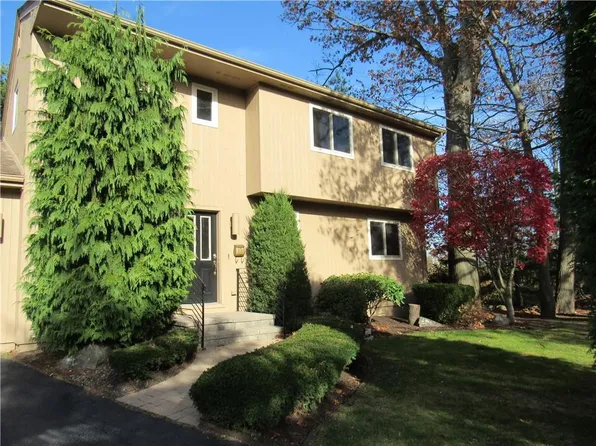 93 Elena St, Cranston, RI 02920