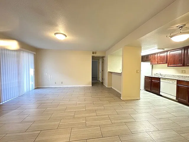 4990 River Glen Dr — Photo 4