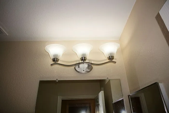 2201 S Saint Suzanne Dr — Photo 24