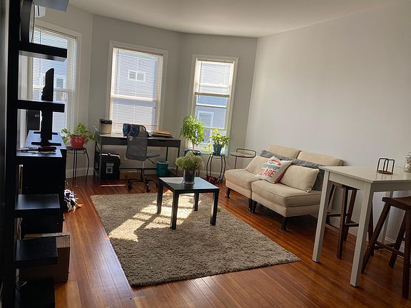 5th image of 13 Beckford St #1B