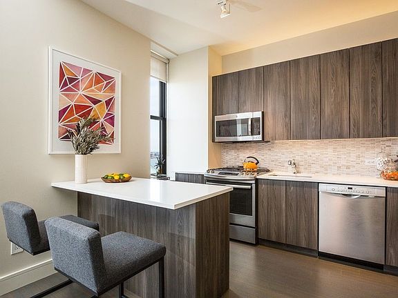 5th image of 90 West St APT 12W