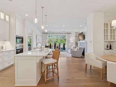 935 Lake St E #208, Wayzata, MN, 55391