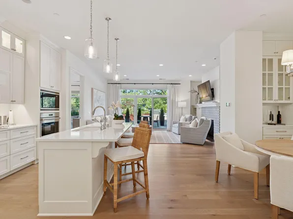 935 Lake St E #208, Wayzata, MN 55391