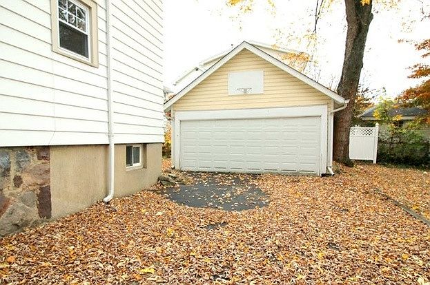 2nd image of 324 Beechwood Pl