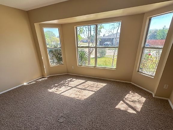 3rd image of 3101 Thoroughbred Dr