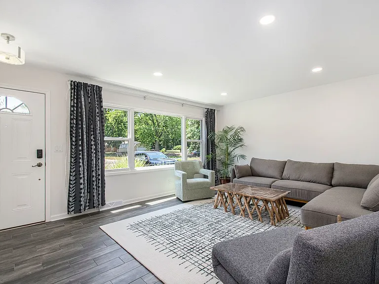 2601 Paulmar Ave — Photo 4