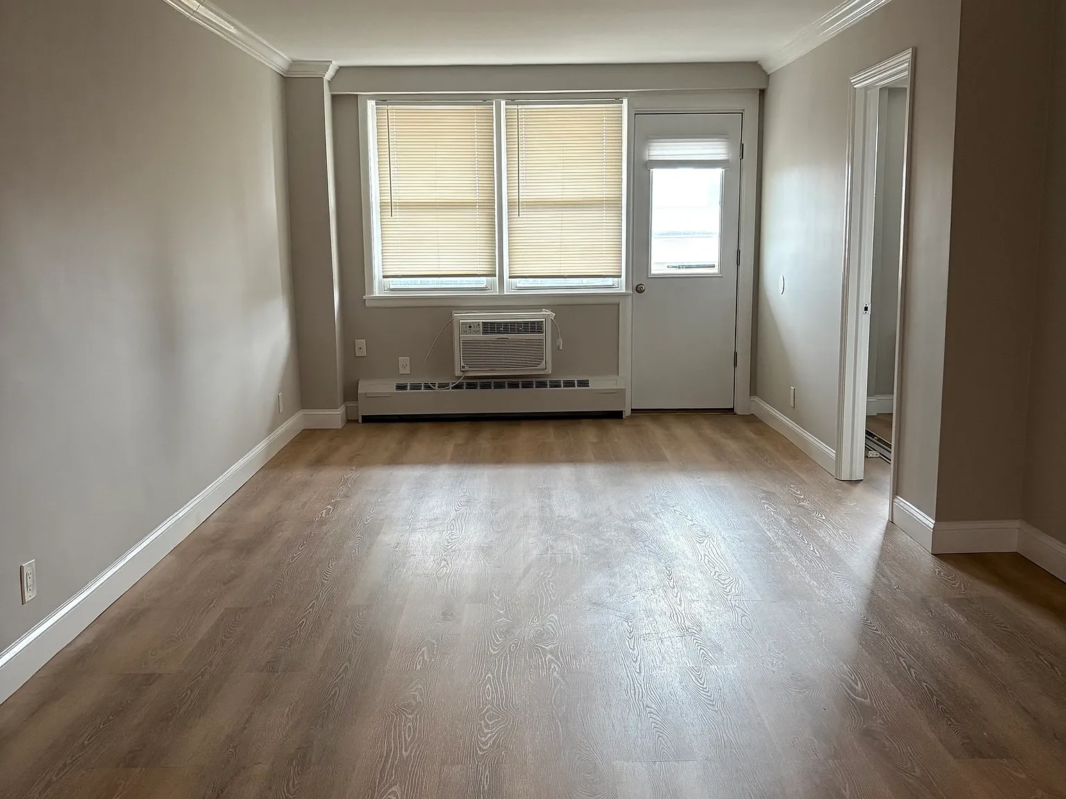 1 bed, 1.0 bath, 610 sqft, $2,150 — Photo 2