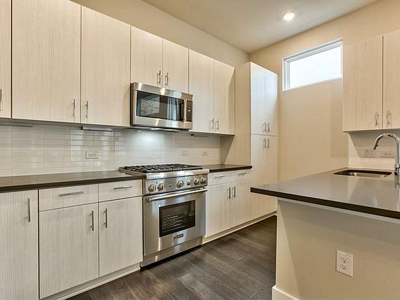 4th image of 1306 West Ave Unit 207