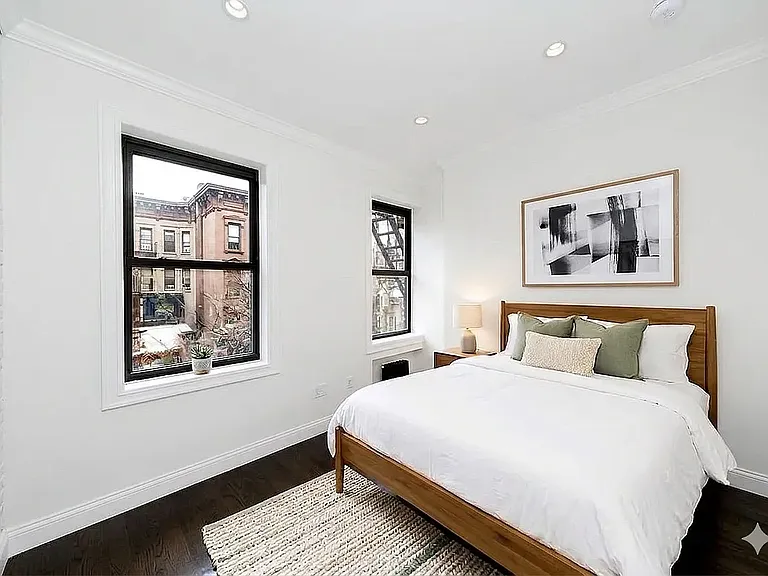 338 E 55th St #5B — Photo 1