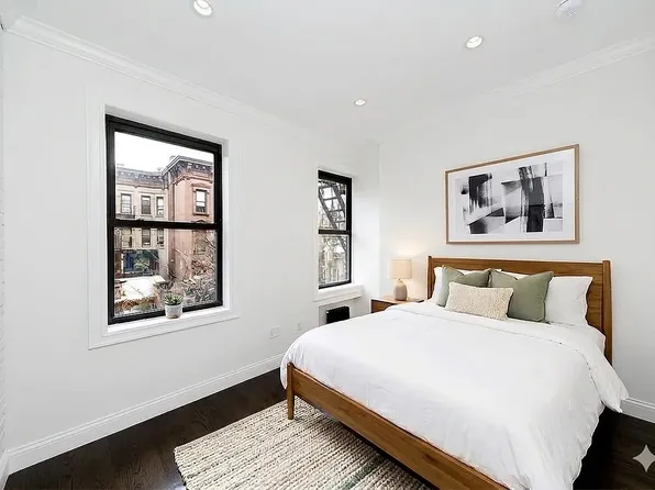 338 E 55th St APT 5B, New York, NY 10022