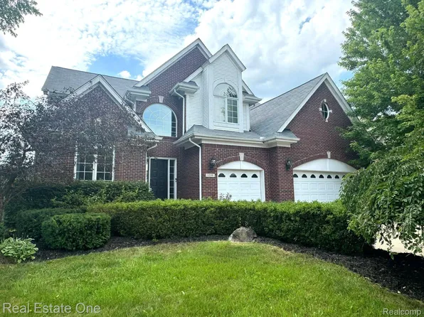 1259 Tulberry Cir, Rochester, MI 48306