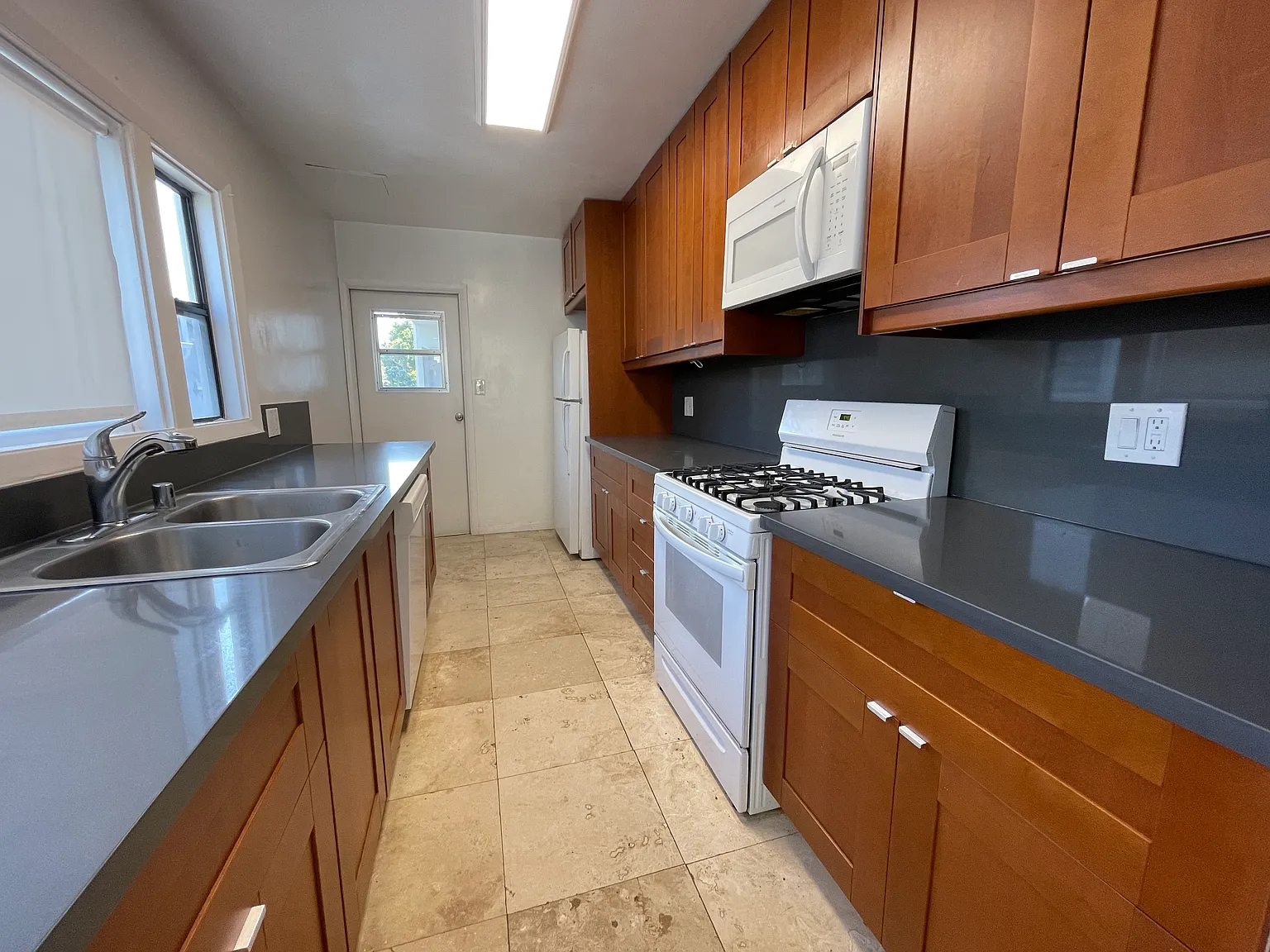 1 bed, 900 sqft, $2,695 — Photo 3