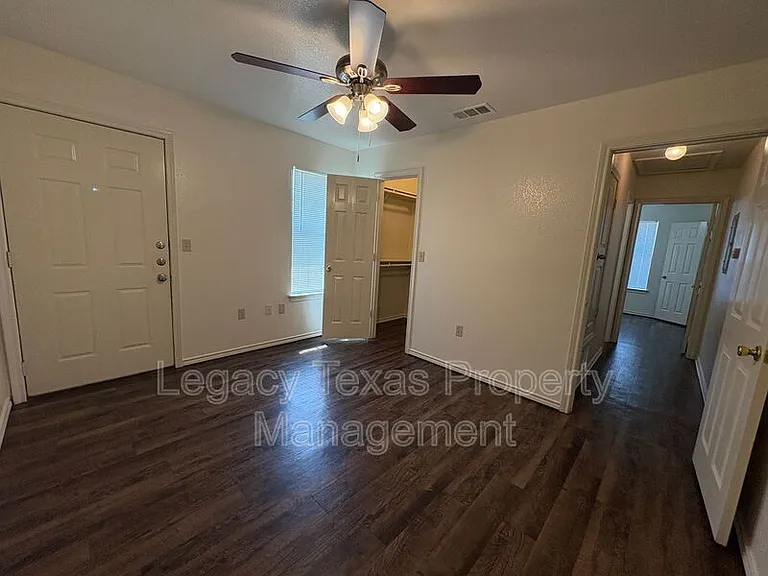 1112 Williams Ave #D — Photo 8