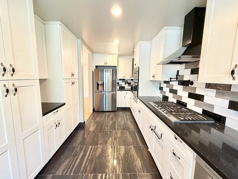 3774 La Crescenta Ave — Photo 12