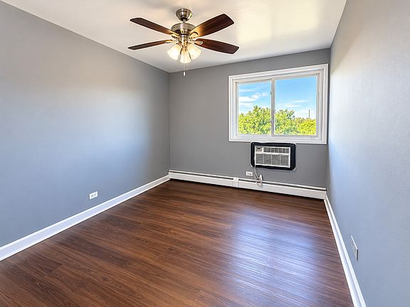 5th image of 5011 Valley Ln APT 501