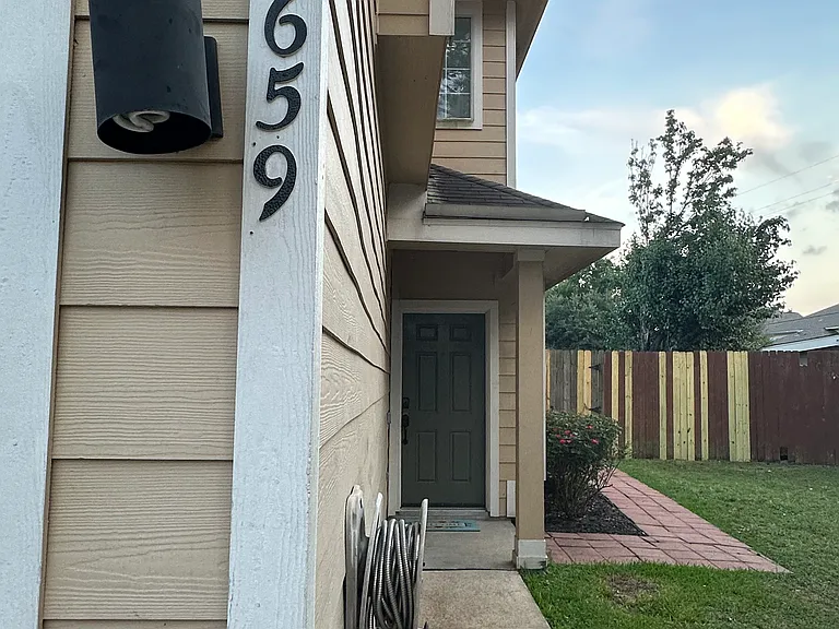 16659 Newglen Ln — Photo 2