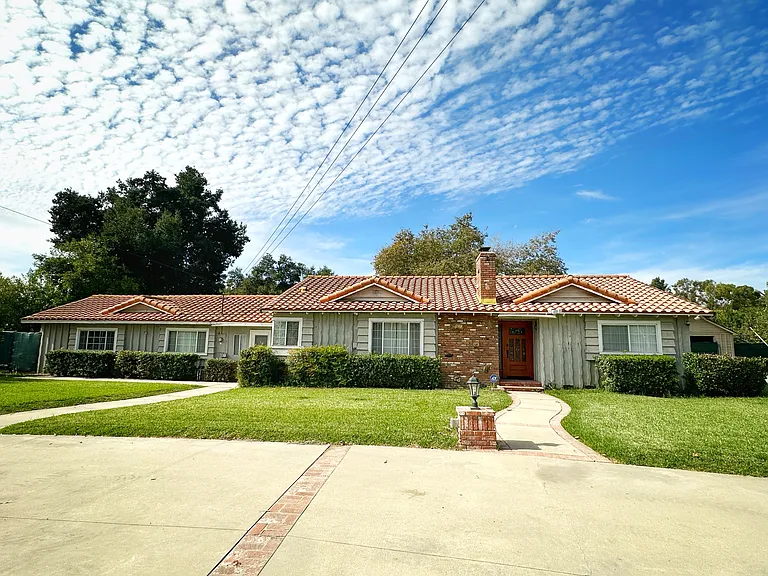 13218 McKinley Ave — Photo 1
