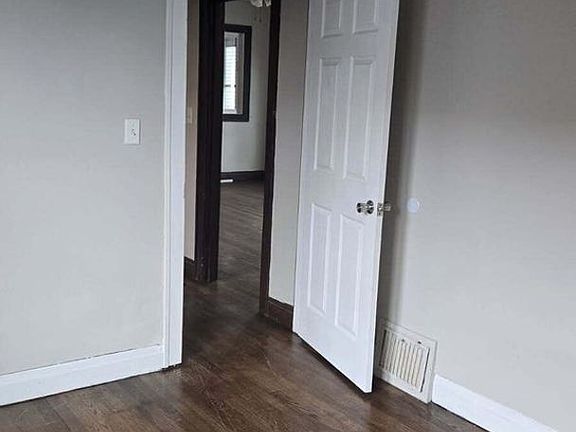 5th image of 608 Ralston St