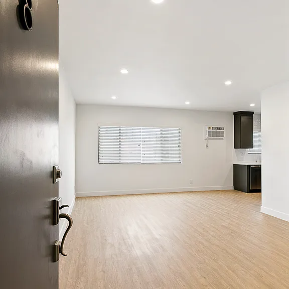 3314 Mentone Ave #8 — Photo 10