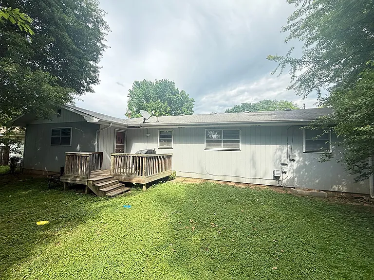 825 S Luster Ave — Photo 4